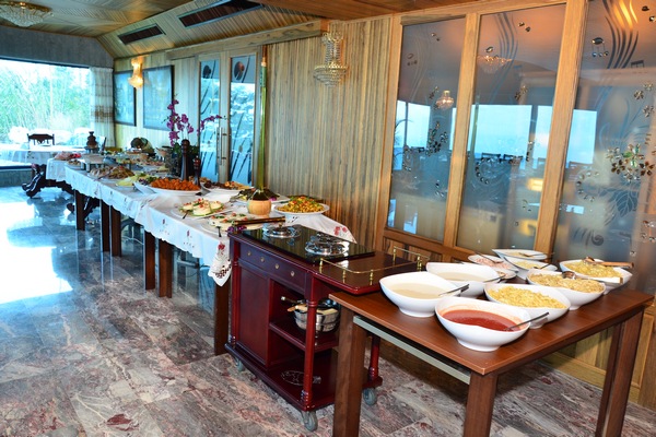 Sunday Buffet at Bay Lodge